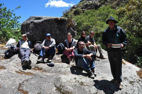 Nosso grupo almoça do lado de rio na região da Cordillera Blanca, próximo à Huaraz - Peru